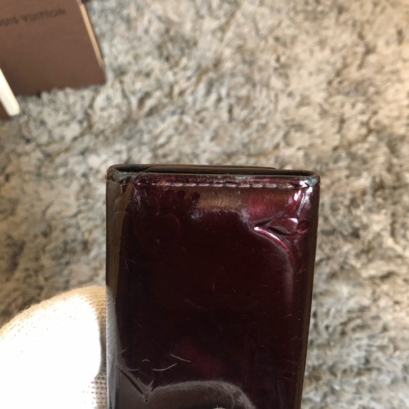 Louis Vuitton Vernis Monogram 4 Key Holder Burgundy, like new. - Picture 7 of 12